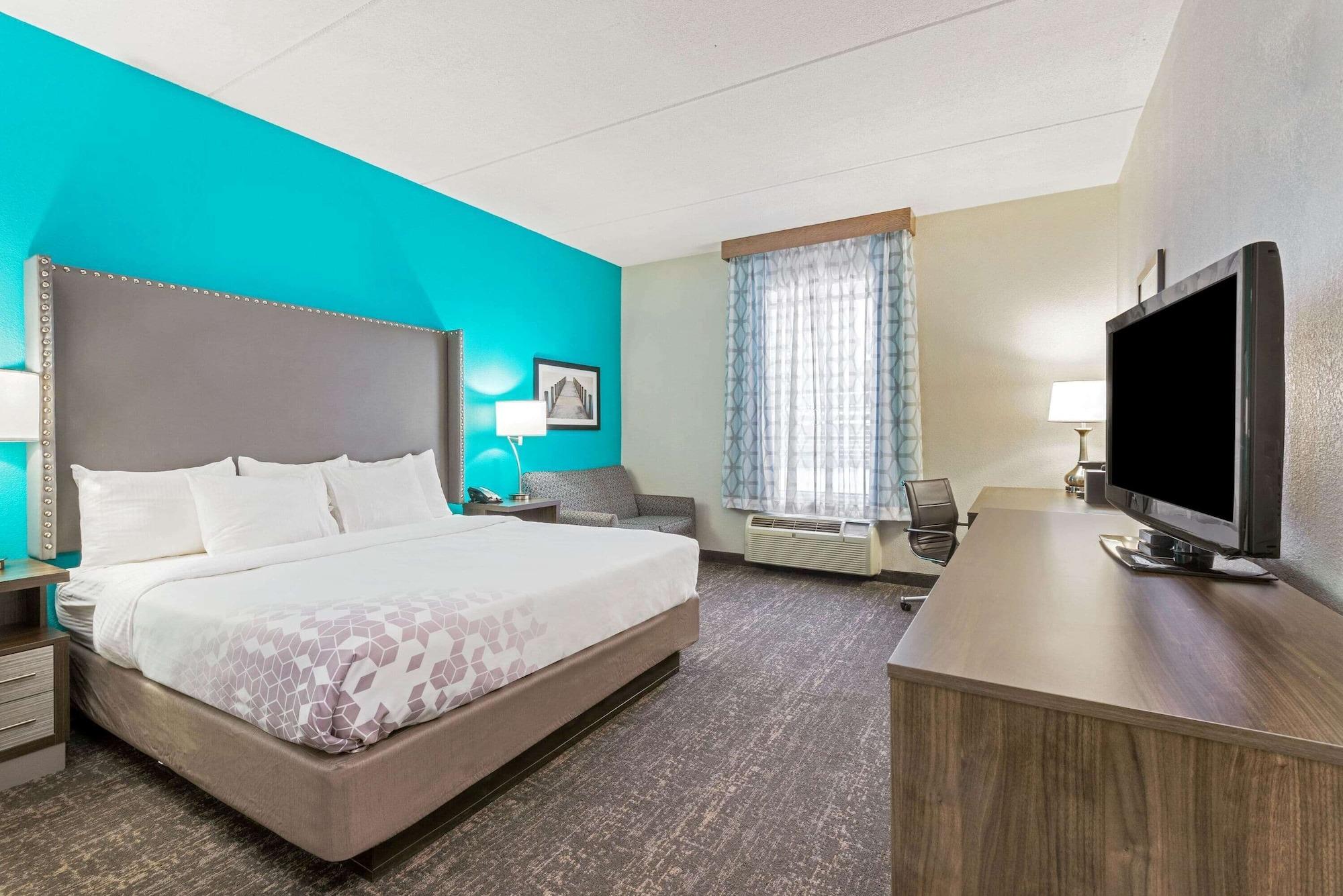 La Quinta By Wyndham Jamestown Exterior photo