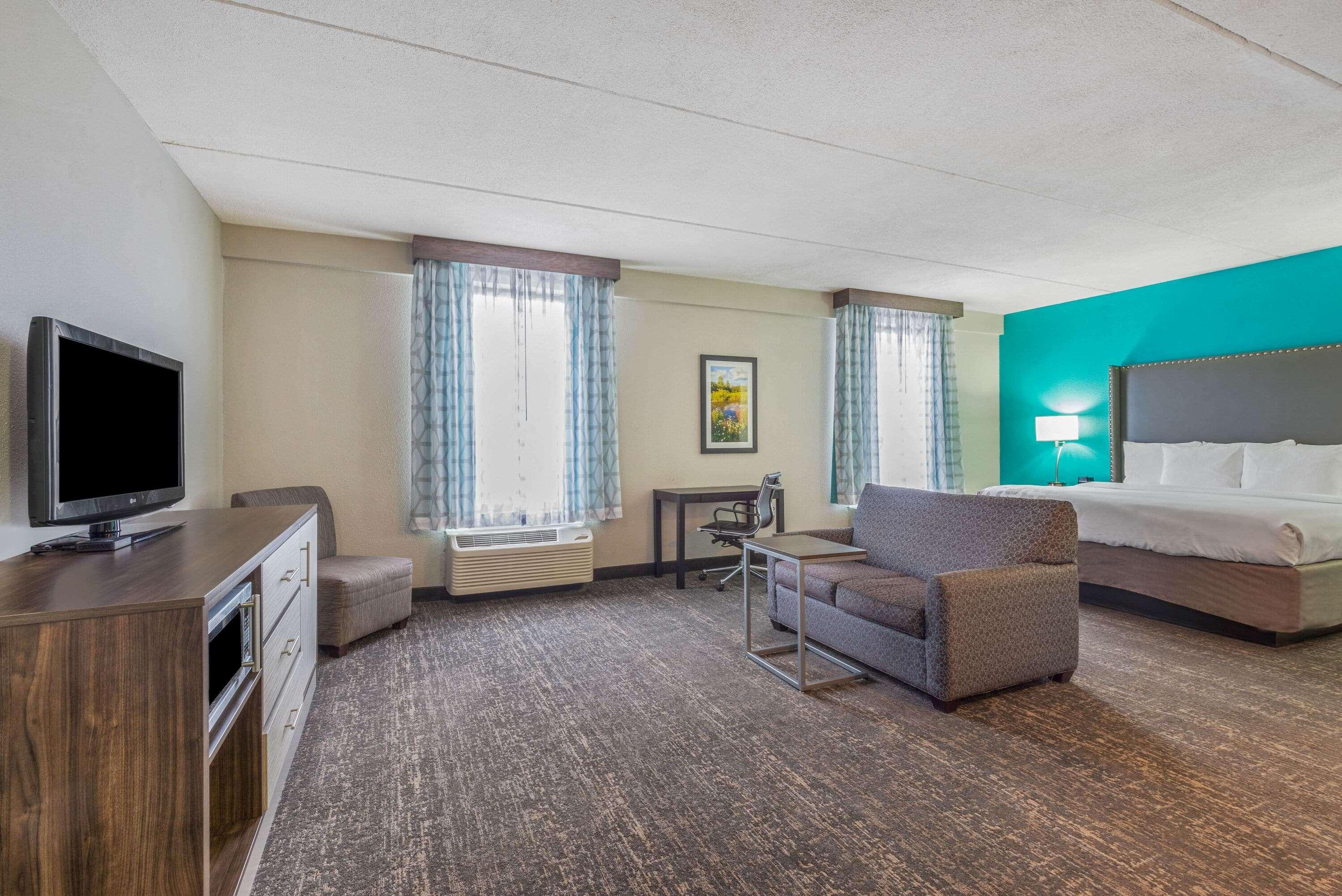 La Quinta By Wyndham Jamestown Exterior photo