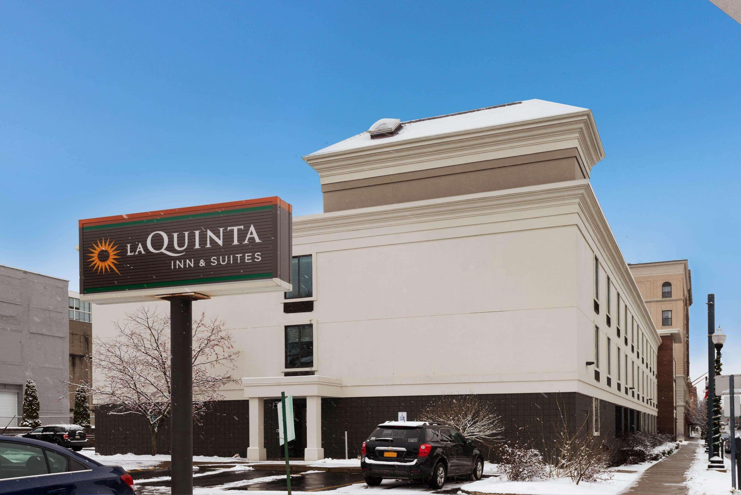 La Quinta By Wyndham Jamestown Exterior photo