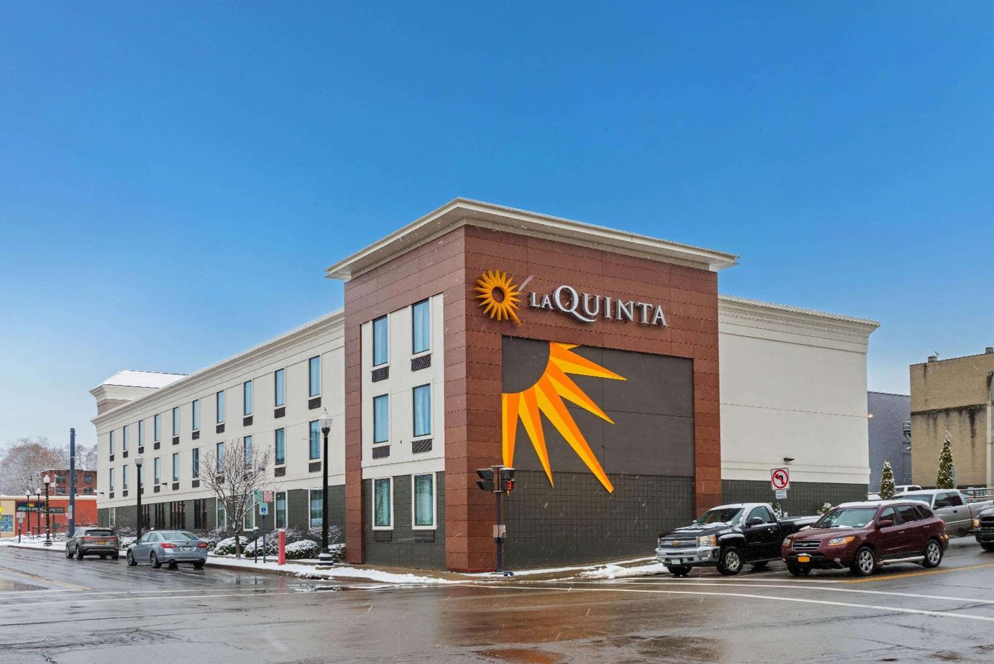 La Quinta By Wyndham Jamestown Exterior photo