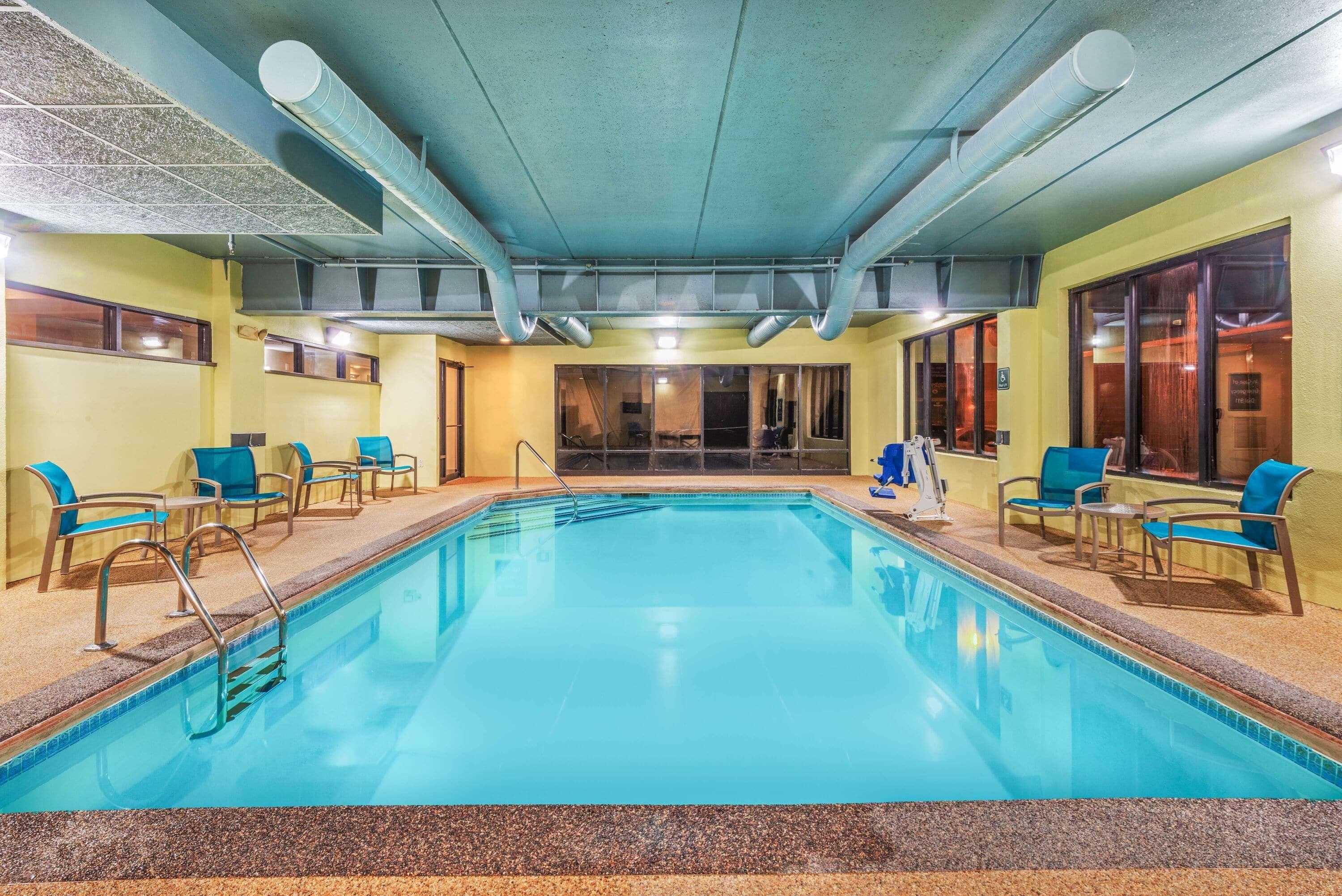 La Quinta By Wyndham Jamestown Exterior photo