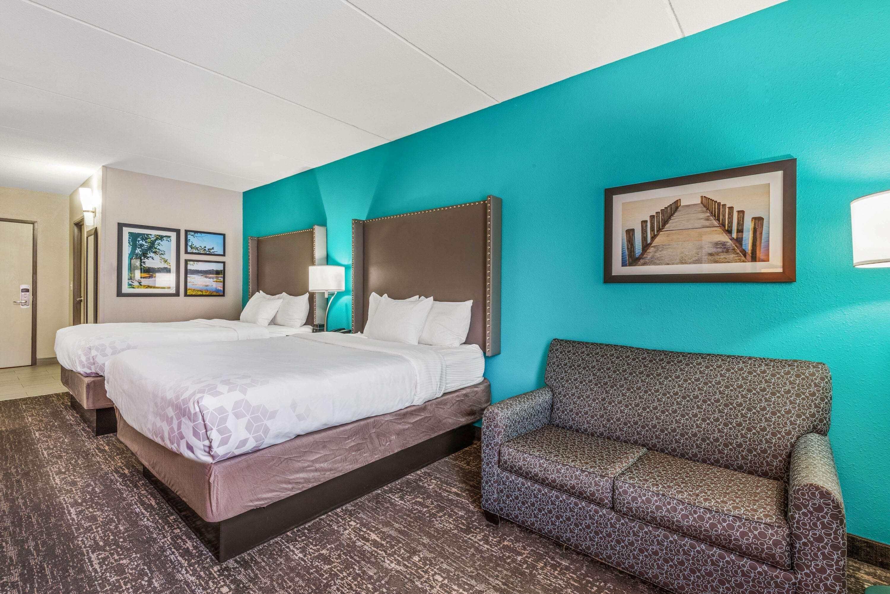 La Quinta By Wyndham Jamestown Exterior photo