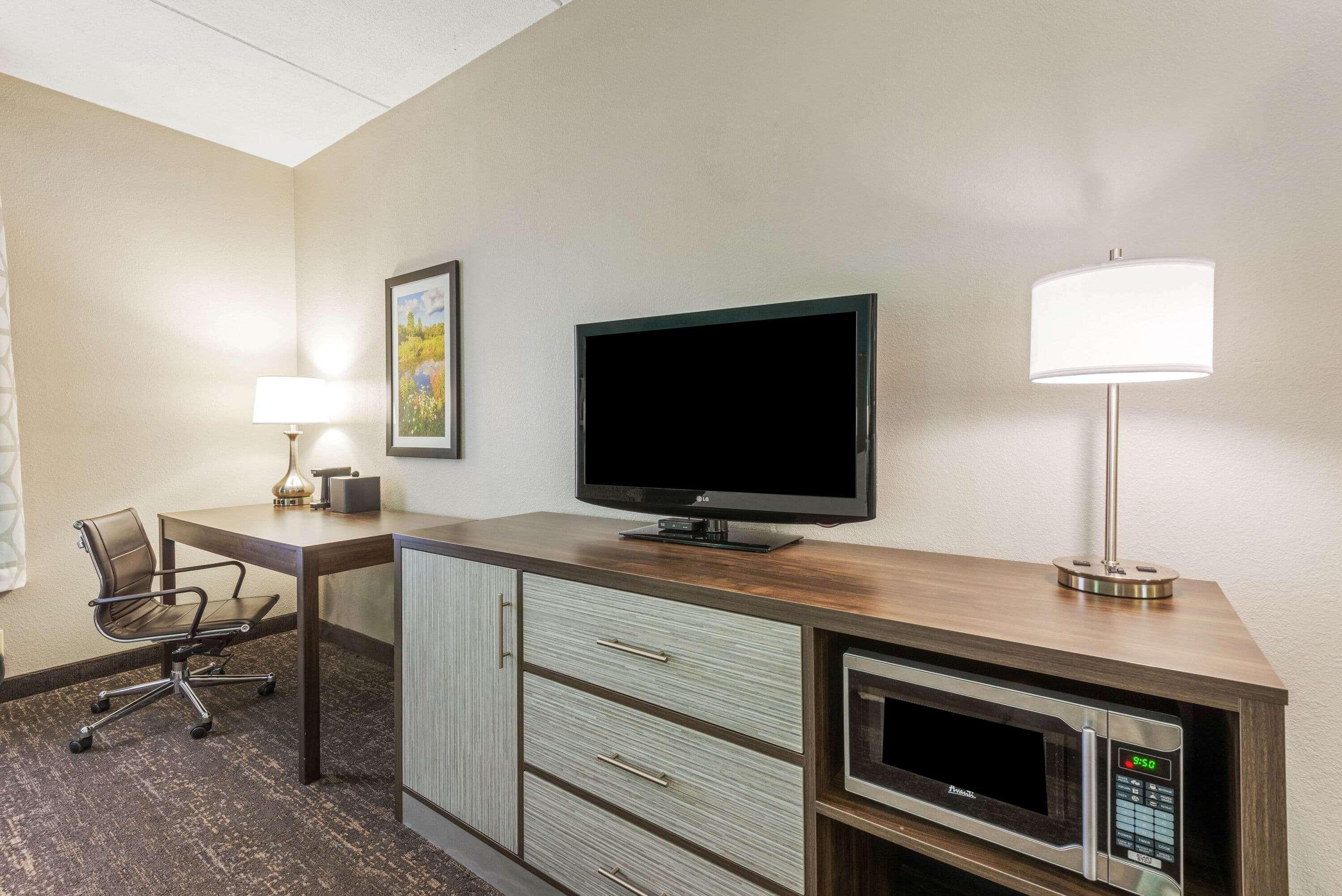 La Quinta By Wyndham Jamestown Exterior photo