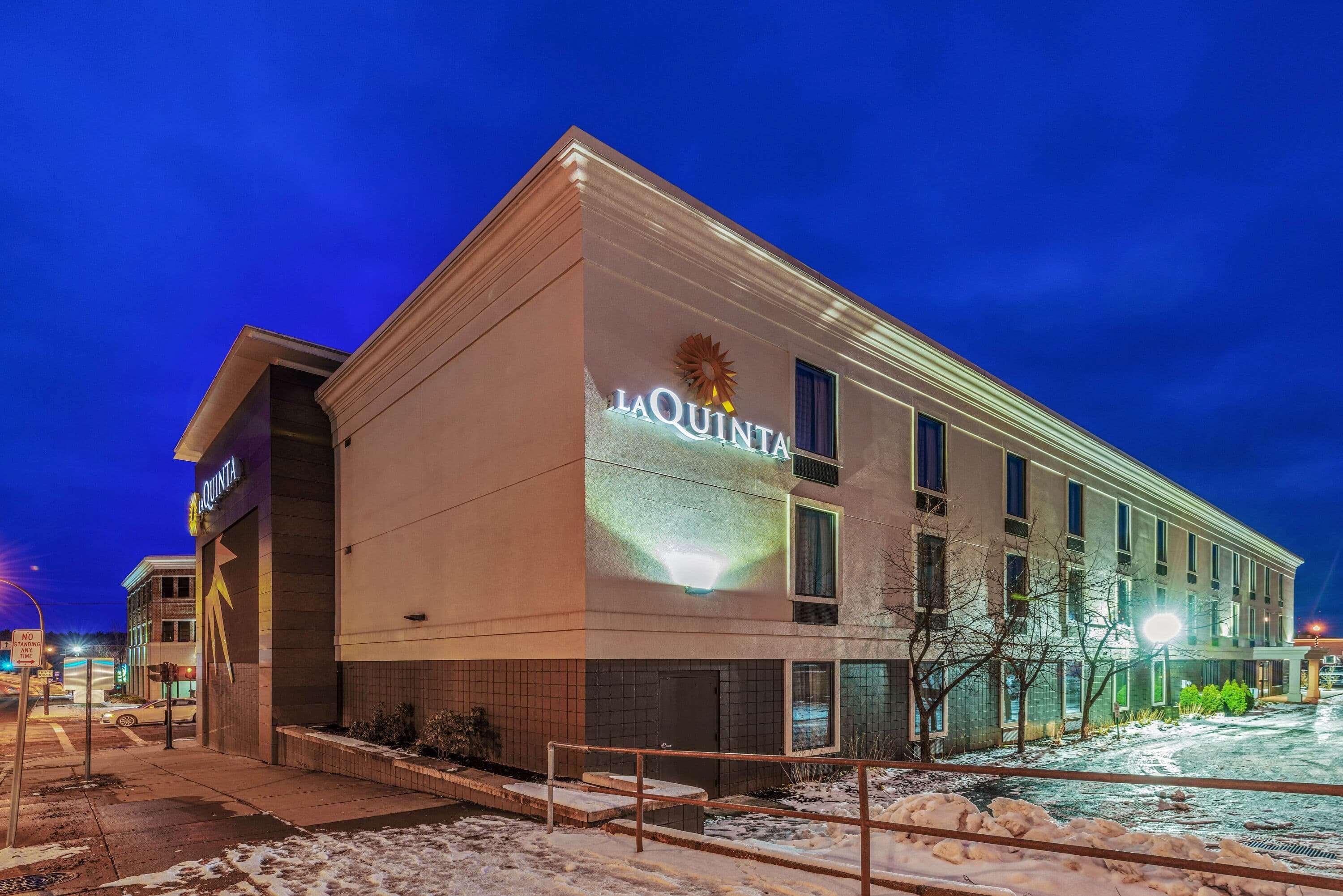 La Quinta By Wyndham Jamestown Exterior photo