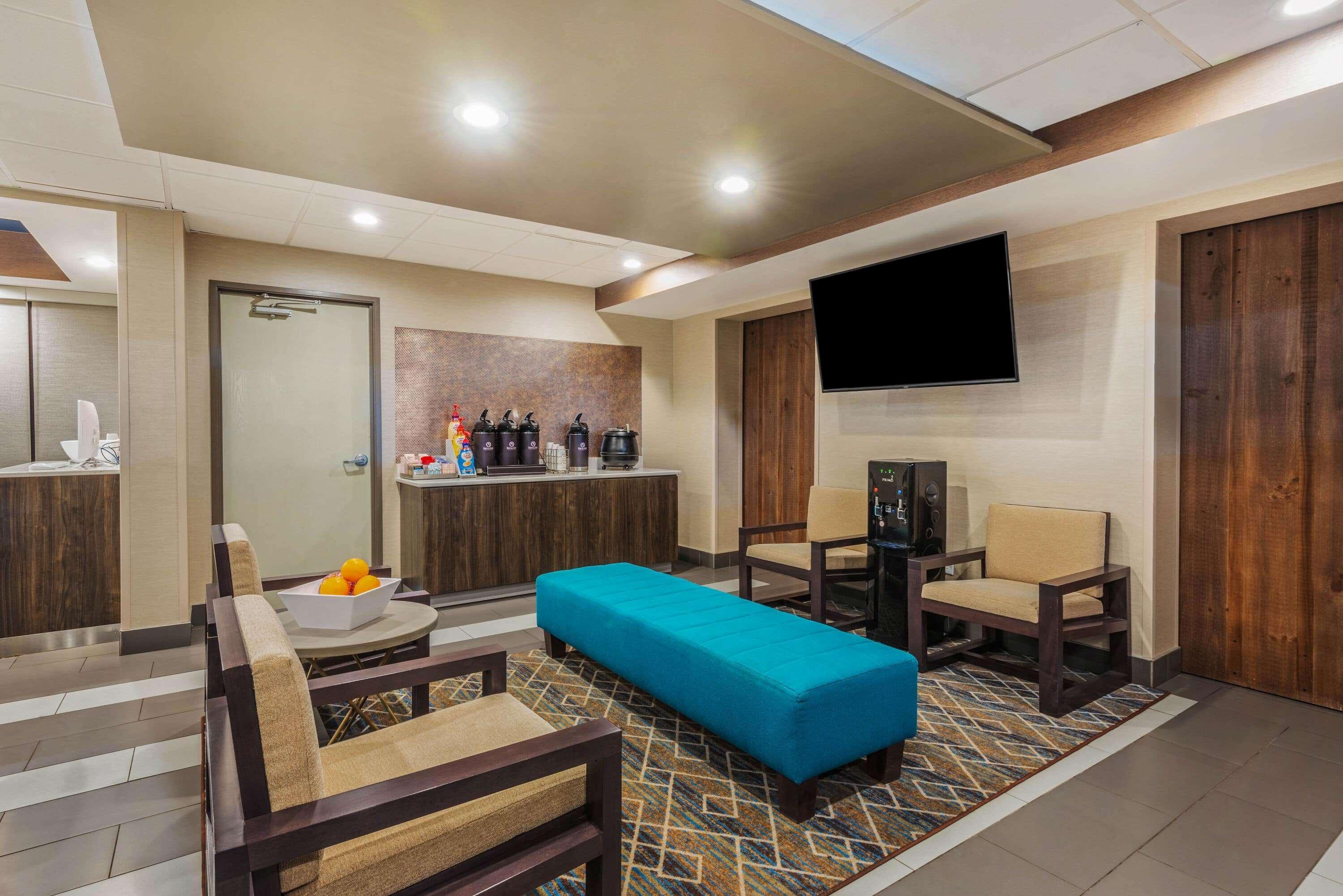 La Quinta By Wyndham Jamestown Exterior photo
