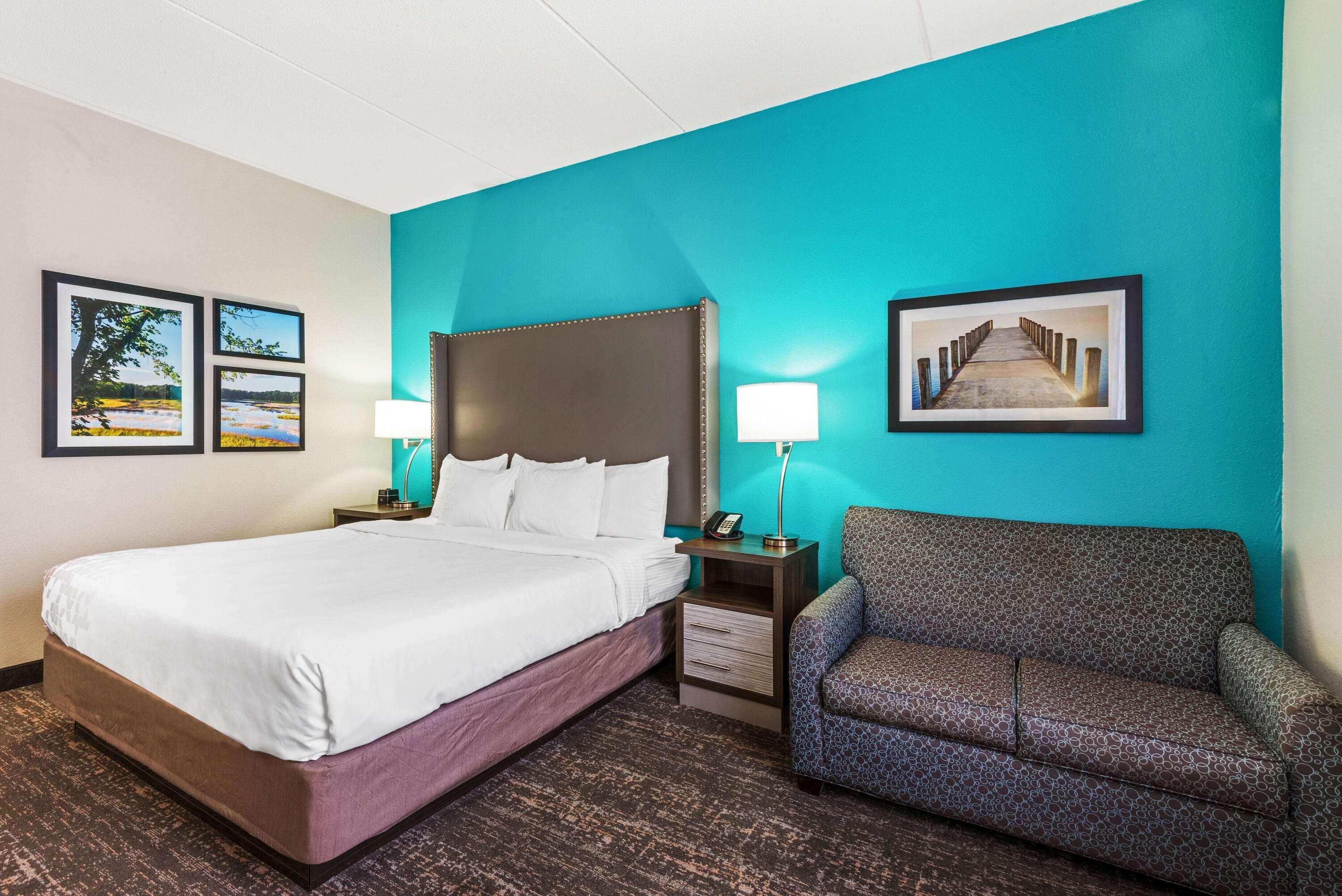 La Quinta By Wyndham Jamestown Exterior photo