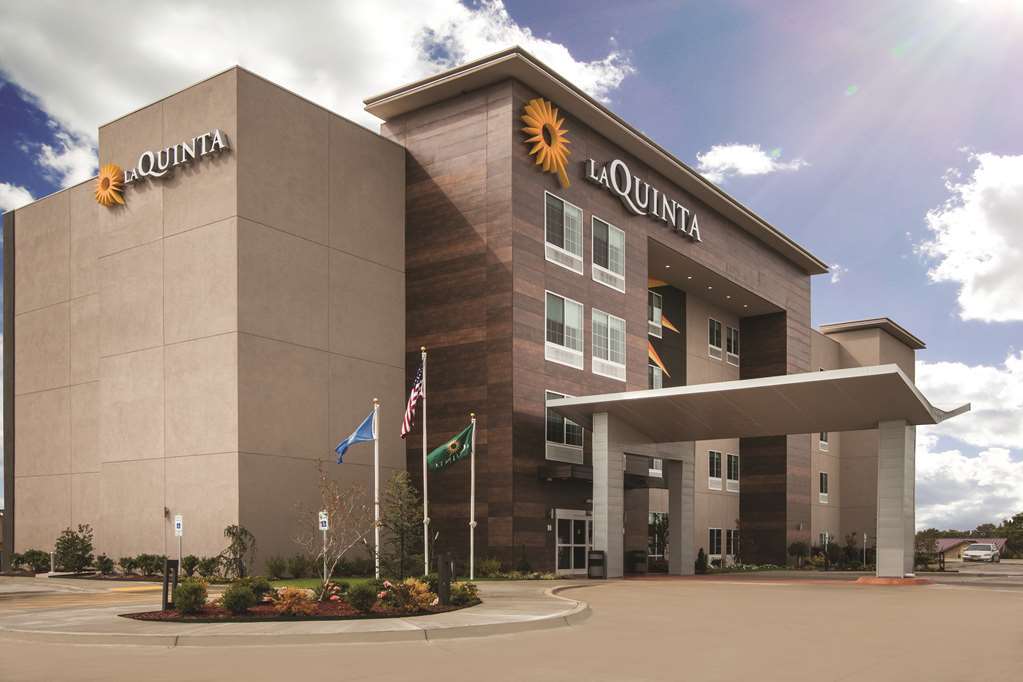 La Quinta By Wyndham Jamestown Exterior photo