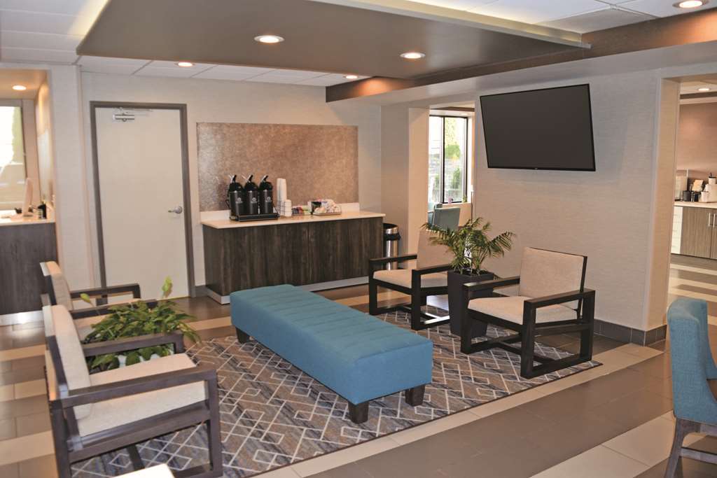 La Quinta By Wyndham Jamestown Interior photo